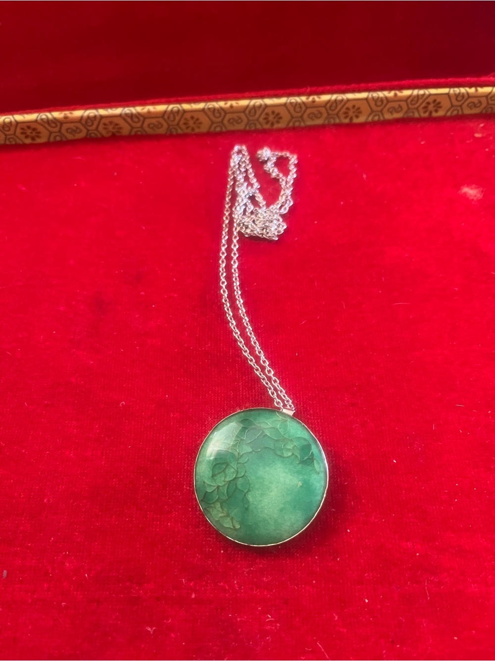 Green dyed agate Round Pendant Necklace - Elegant Women Jewelry designed by kumt